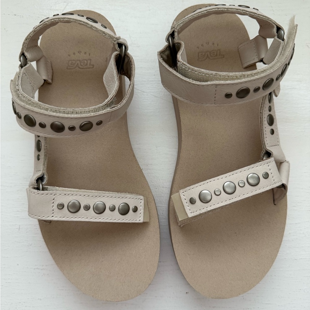 NWOT Teva Midform Universal Sandal - off white studded
